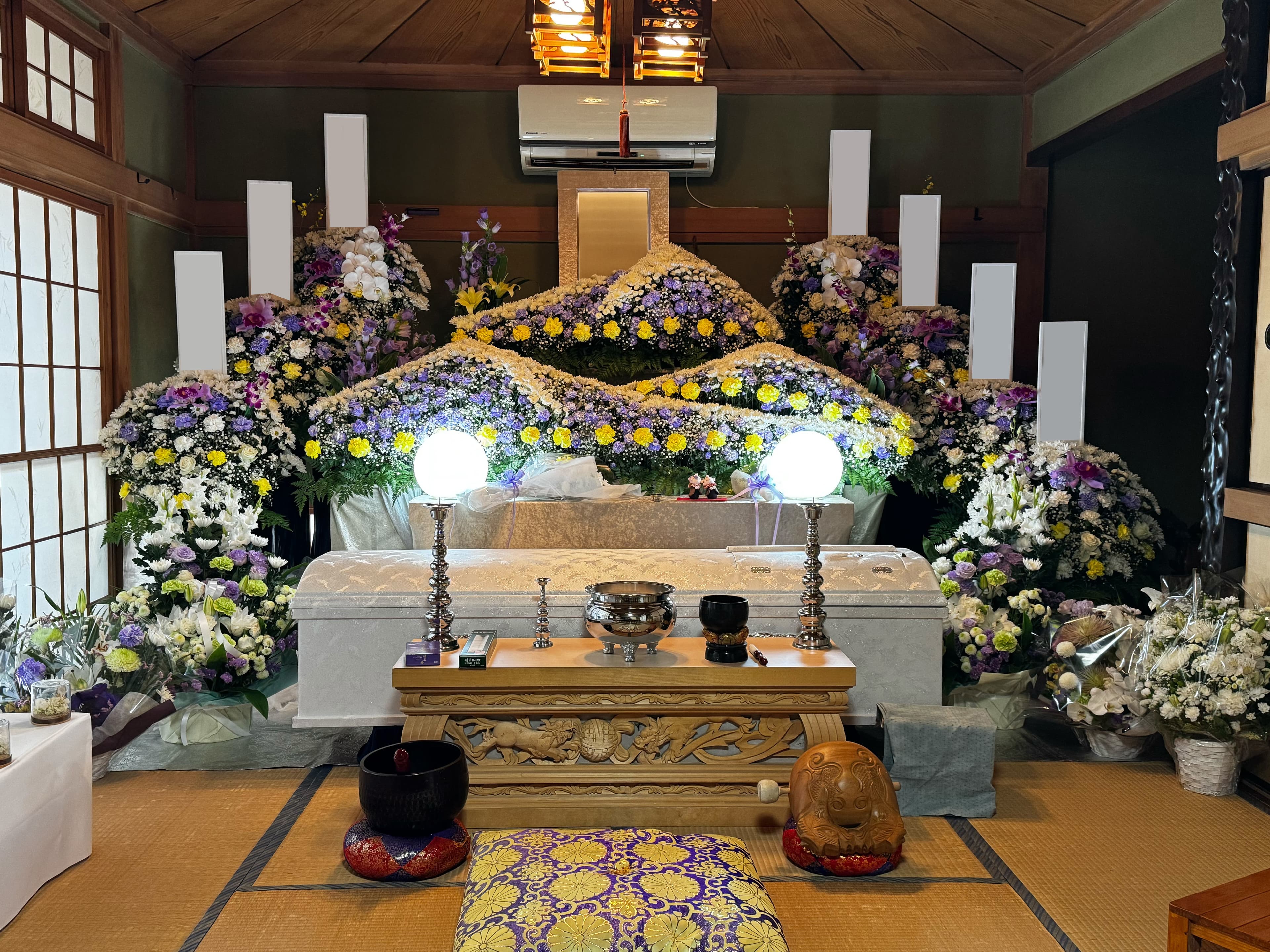 ご自宅で執り行った仏式 一日葬の祭壇写真